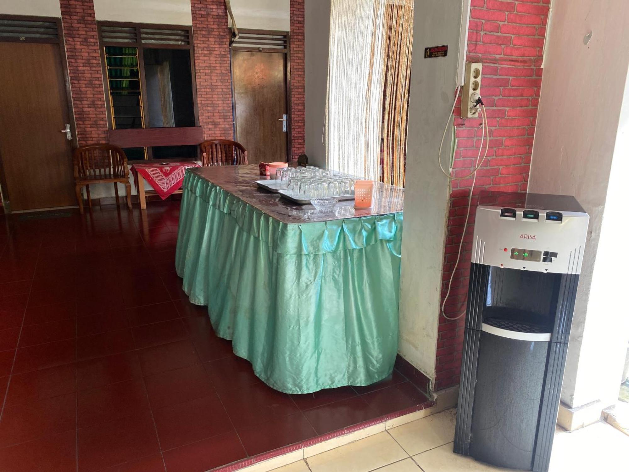 Parikesit Guest House Yogyakarta Exterior photo
