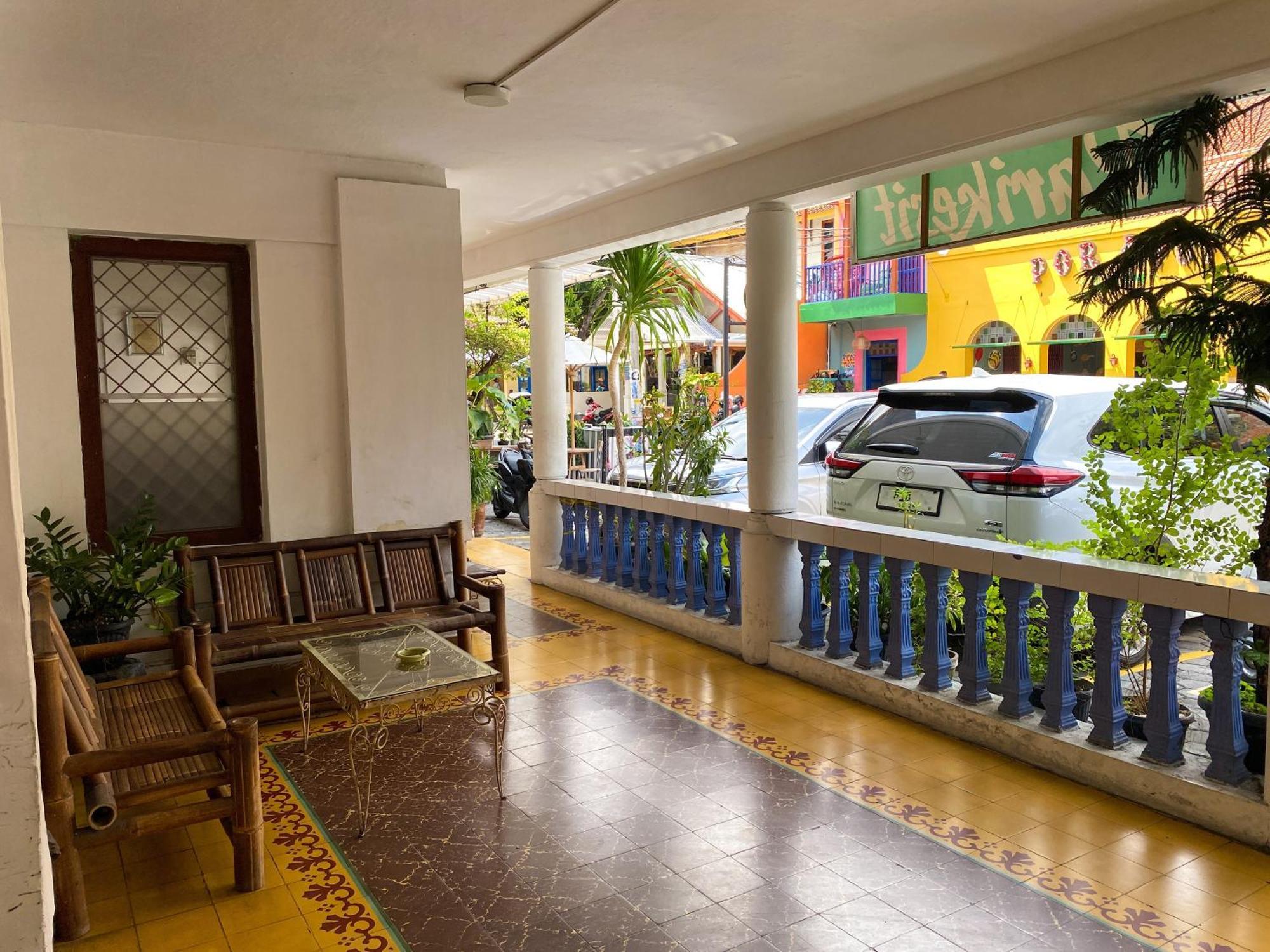 Parikesit Guest House Yogyakarta Exterior photo