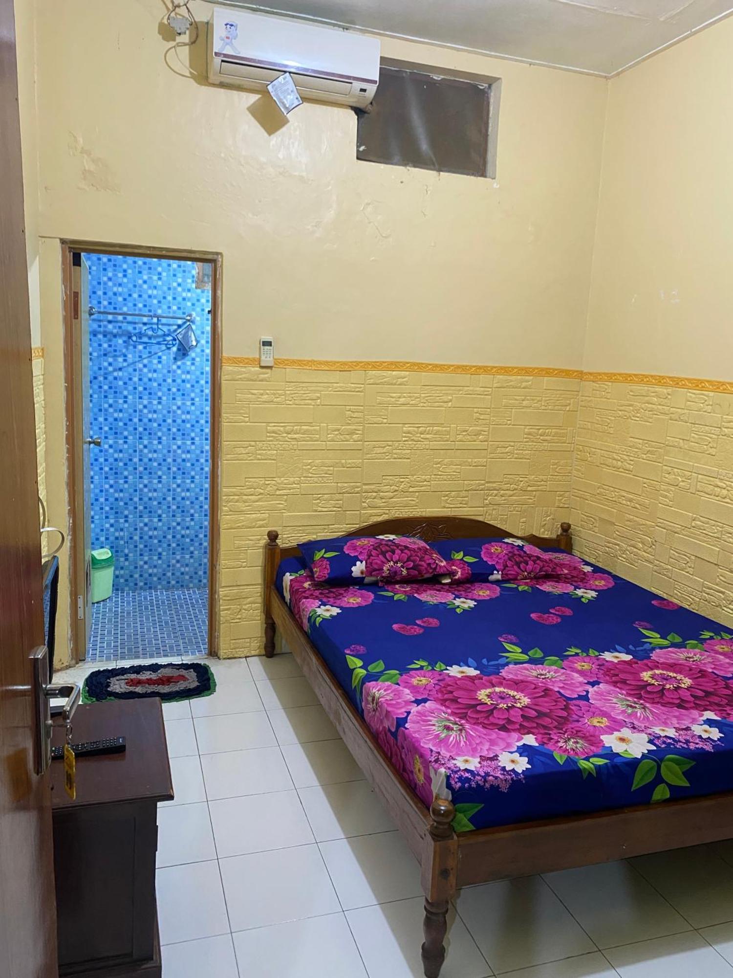 Parikesit Guest House Yogyakarta Exterior photo