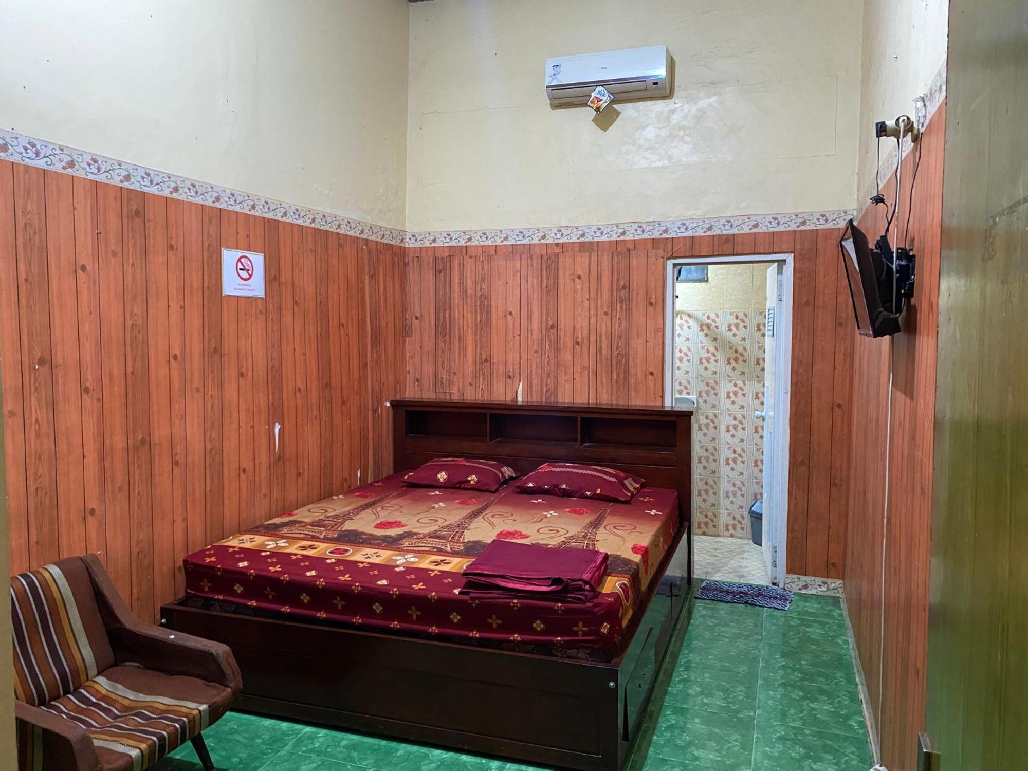 Parikesit Guest House Yogyakarta Exterior photo