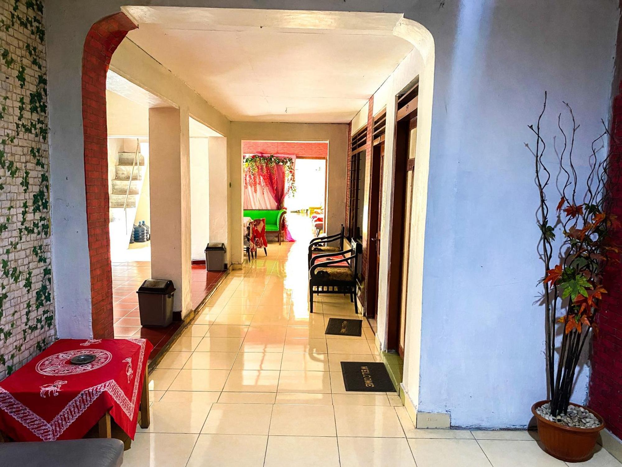Parikesit Guest House Yogyakarta Exterior photo